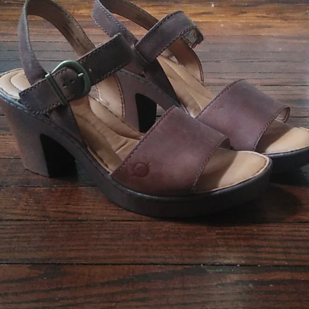 Born Sandels size 8
